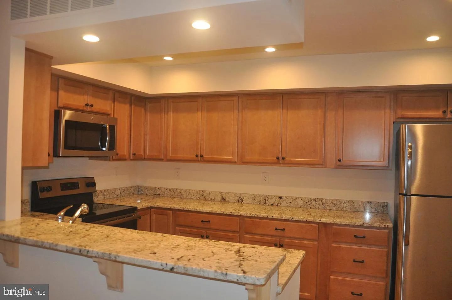 2 bed, 2.5 bath, 2085 sqft, $2,885 — Photo 3