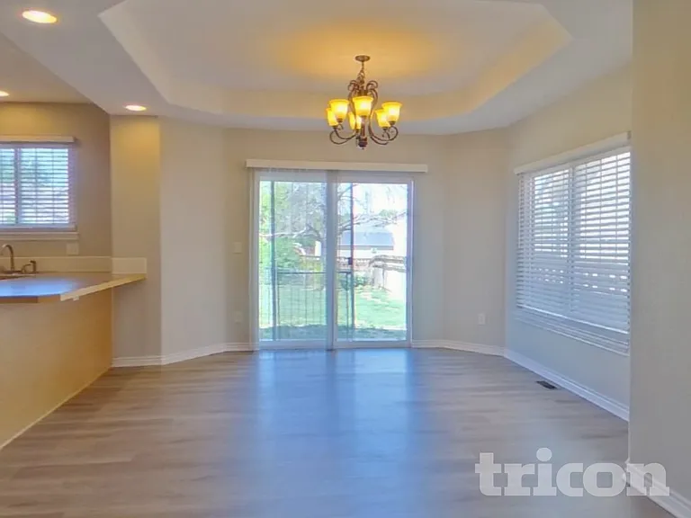 385 Longspur Dr — Photo 5