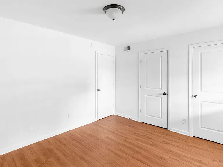 The Avondale Apartments — Photo 18