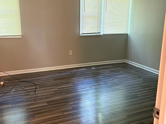 3rd image of 116 E Holston Ln #116