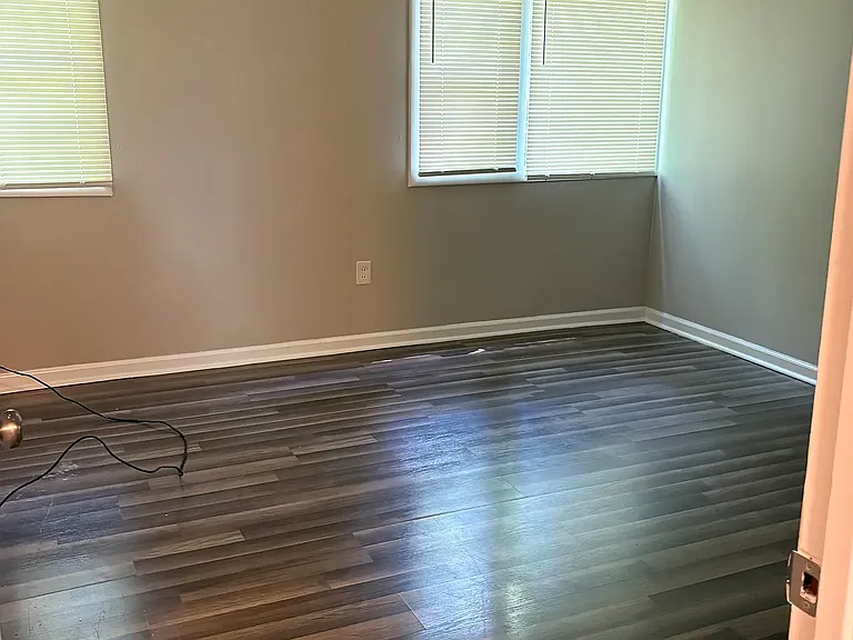 116 E Holston Ln #116 — Photo 3
