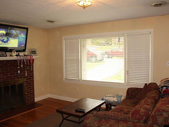 4th image of 1404 Nelson Dr