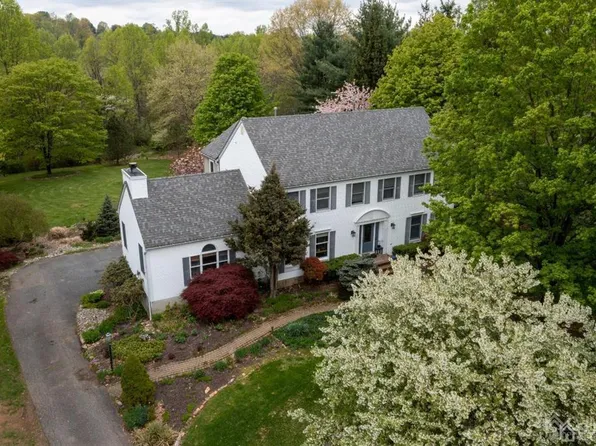 114 Hoffman Ln, Glen Gardner, NJ 08826