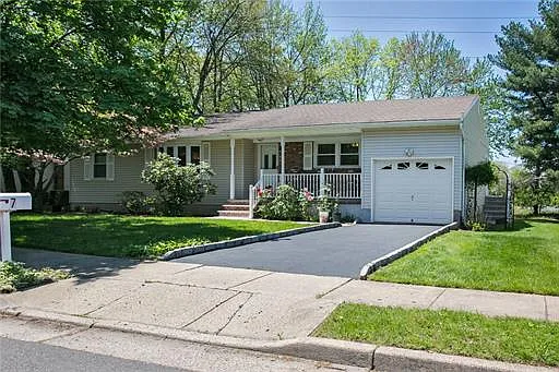 7 Roxy Ave photo 1