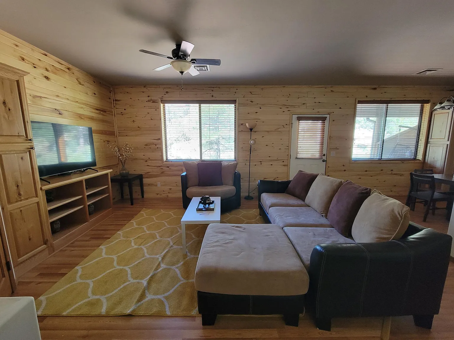 2 bed, 977 sqft, $1,900 — Photo 4