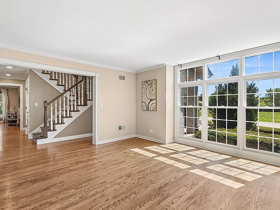 2nd image of 21 Seneca Ave W