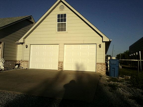 Garage w/ Bonus room 500 S'.