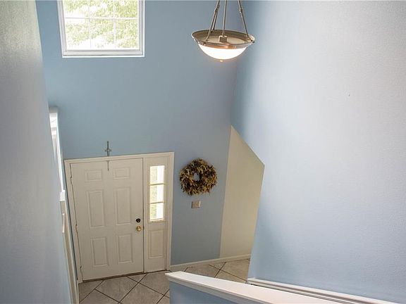 3rd image of 788 W Harriman Ave