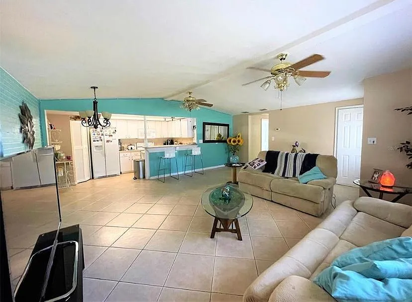 3 bed, 1600 sqft, $2,295 — Photo 2