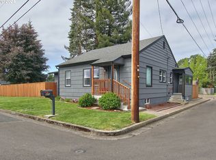 425 SW Cedarwood Ave, McMinnville, OR 97128