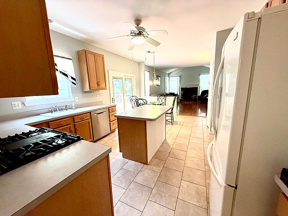 4th image of 16 Goldfinch Rd