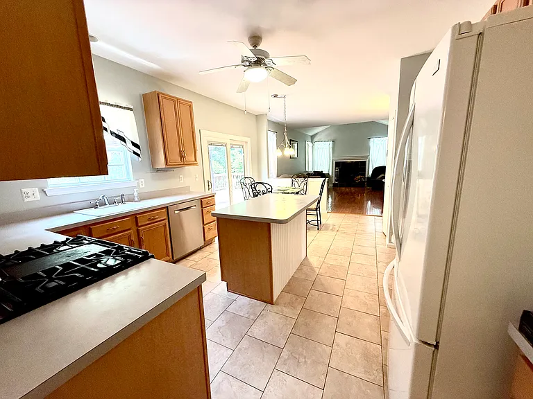 16 Goldfinch Rd — Photo 4