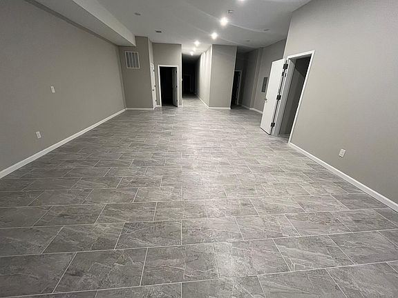 2nd image of 52 Holland St Floor 1