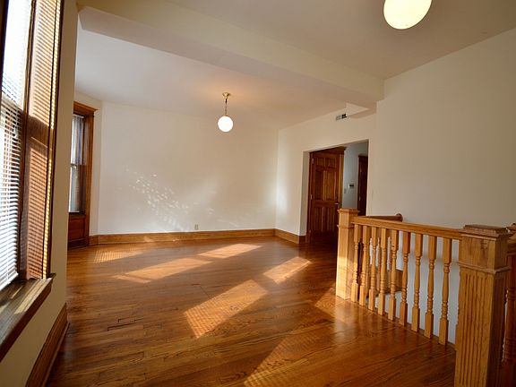 3rd image of 848 W Waveland Ave APT 1