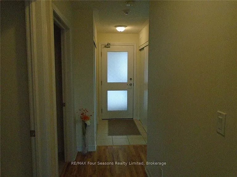 7 Anchorage Cres #301 — Photo 13