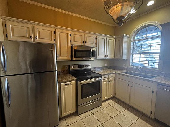 3rd image of 75 Lake Barnett Dr