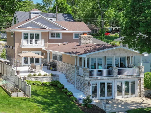 21953 Howell Dr, Cassopolis, MI 49031