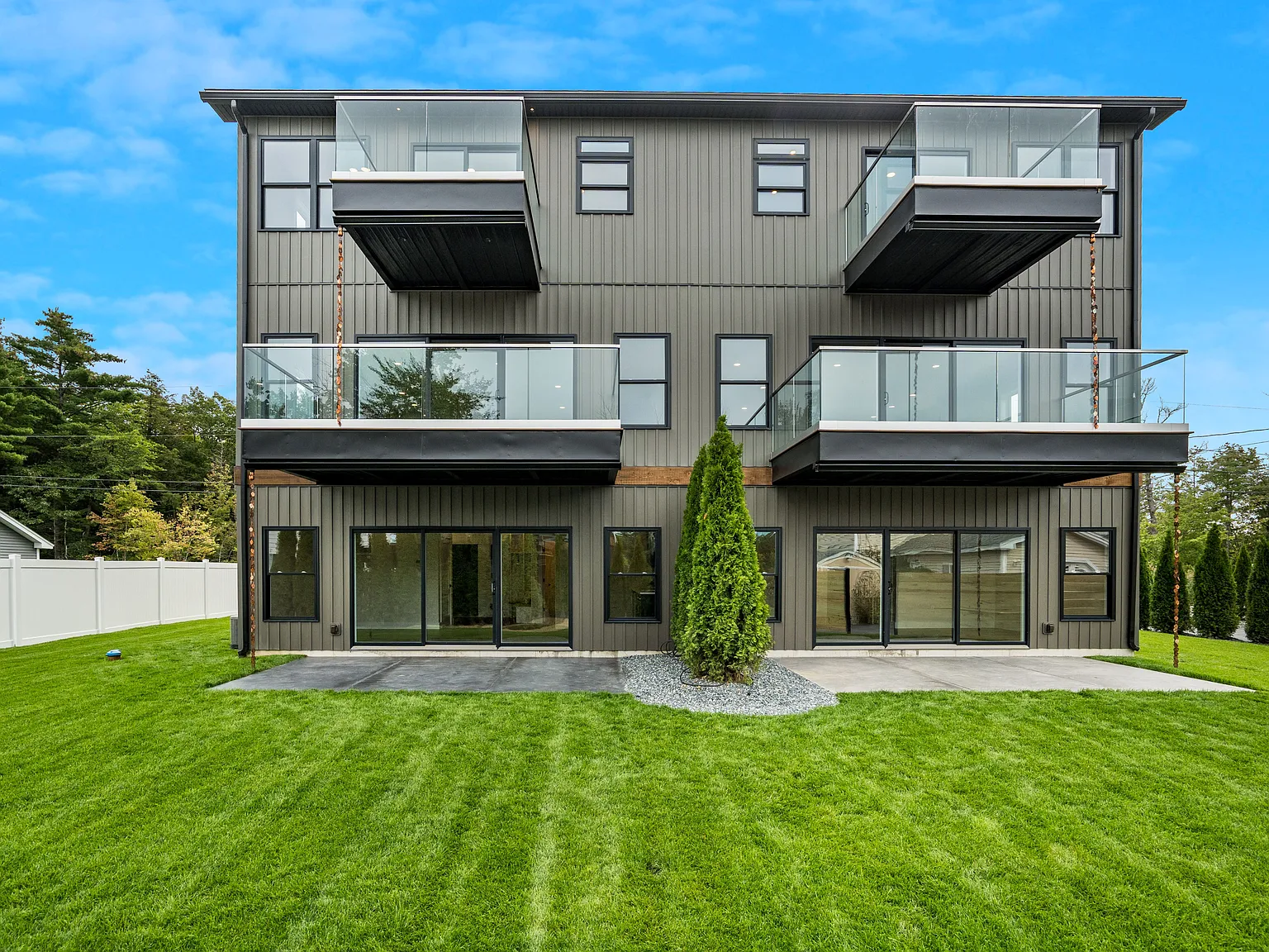 70 Sunset Dr — Photo 2