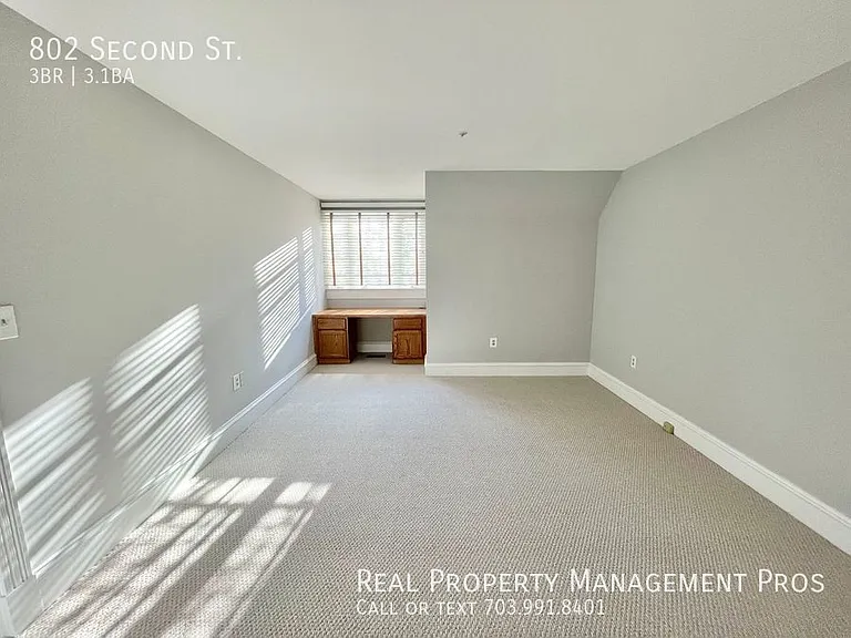 802 2nd St — Photo 38