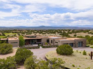 17 Via Palomita, Santa Fe, NM 87506