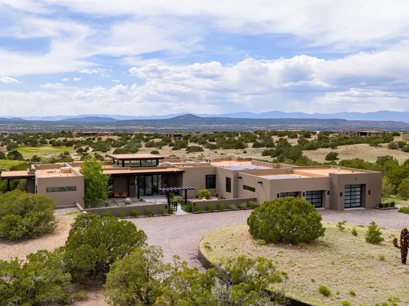 17 Via Palomita, Santa Fe, NM 87506
