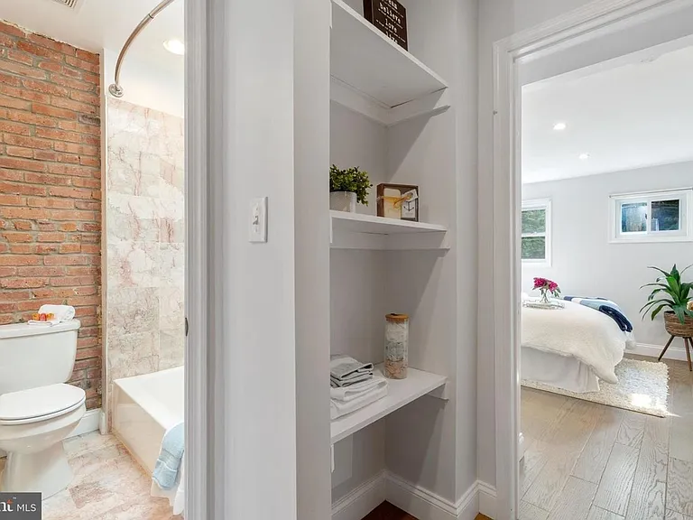 1708 Latrobe St — Photo 12