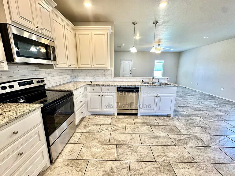 11209 Akron Ave — Photo 10