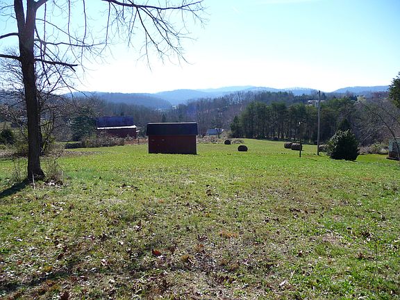 2nd image of 226 Shelby Loop