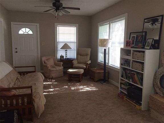 2nd image of 1001 Live Oak St