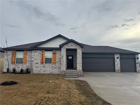 1061 Pebble Dr, Prairie Grove, AR 72753