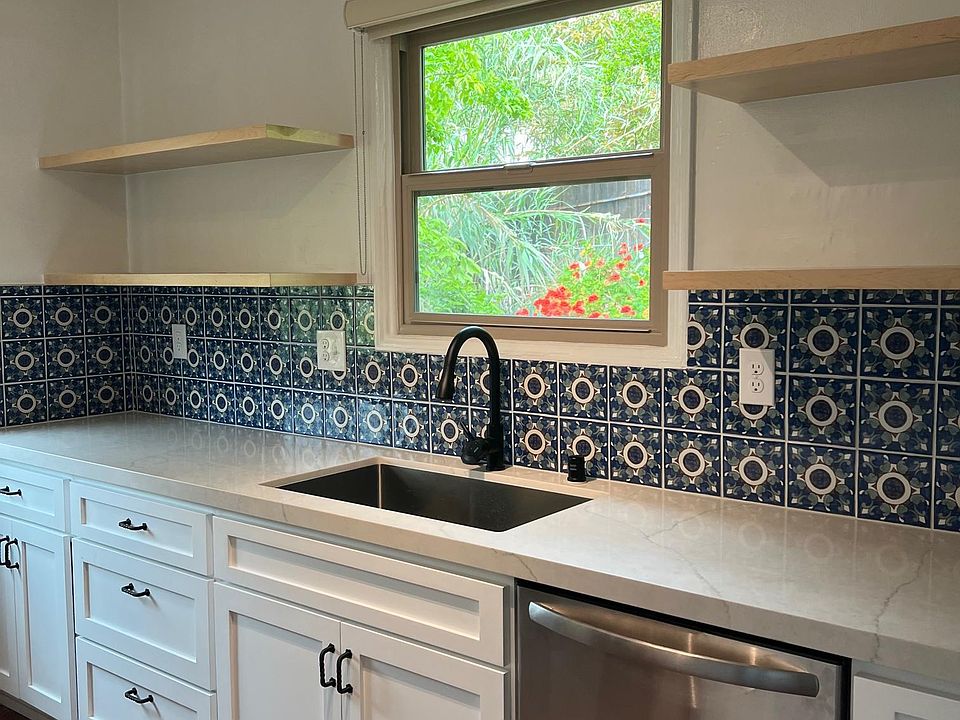 1st image of 2155 Valentine St