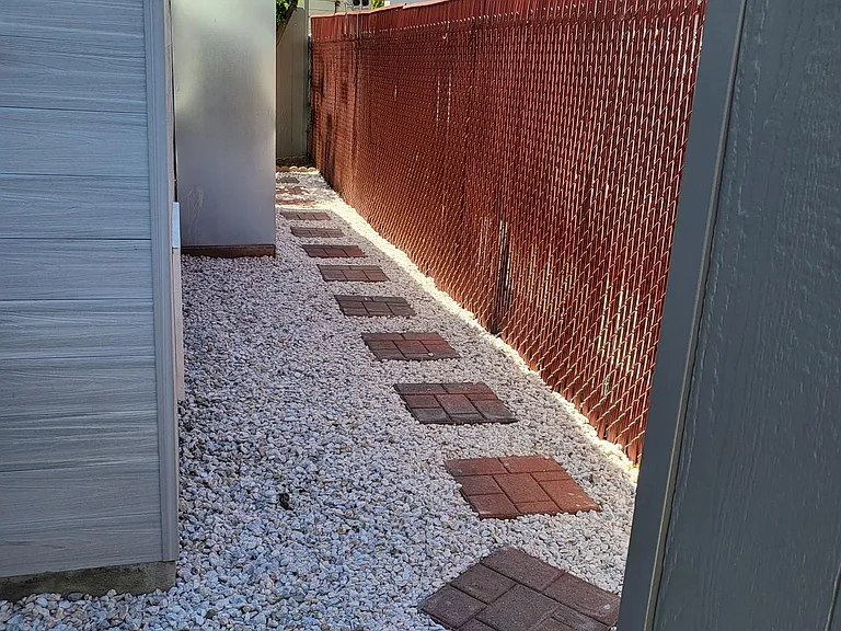French Ave — Photo 26