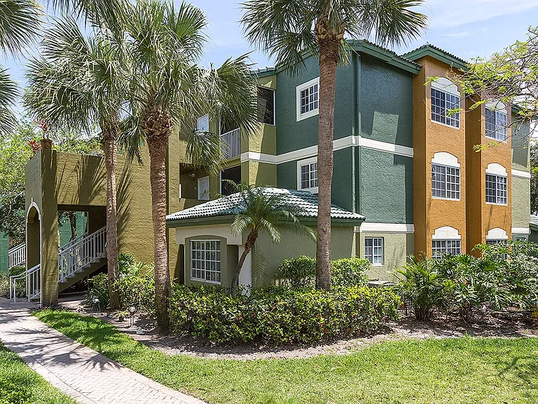 Sanctuary Cove Apartments — Photo 34