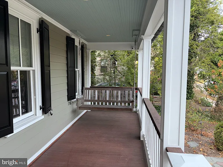 11 Chestnut St — Photo 4