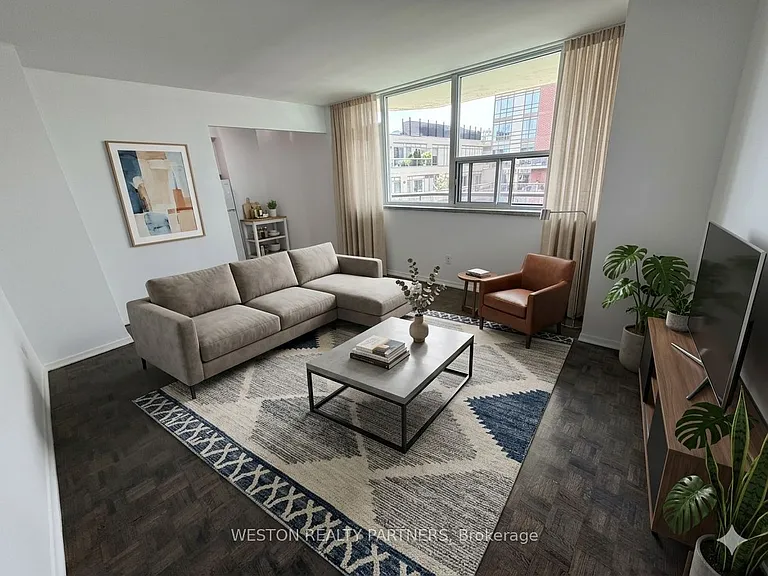 171 Erskine Ave #502 — Photo 2