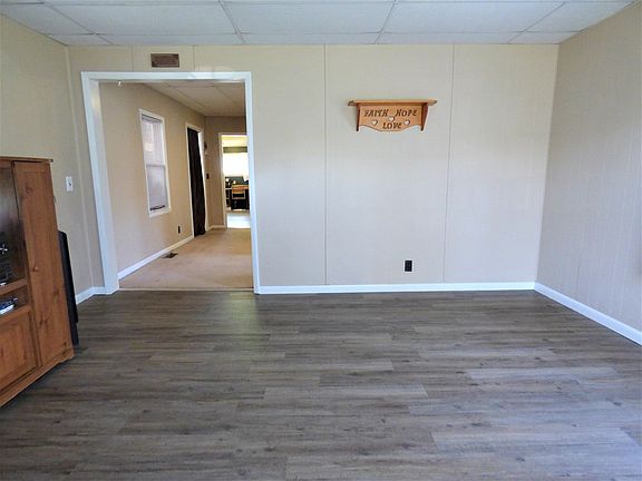 4th image of 220 Windsor St