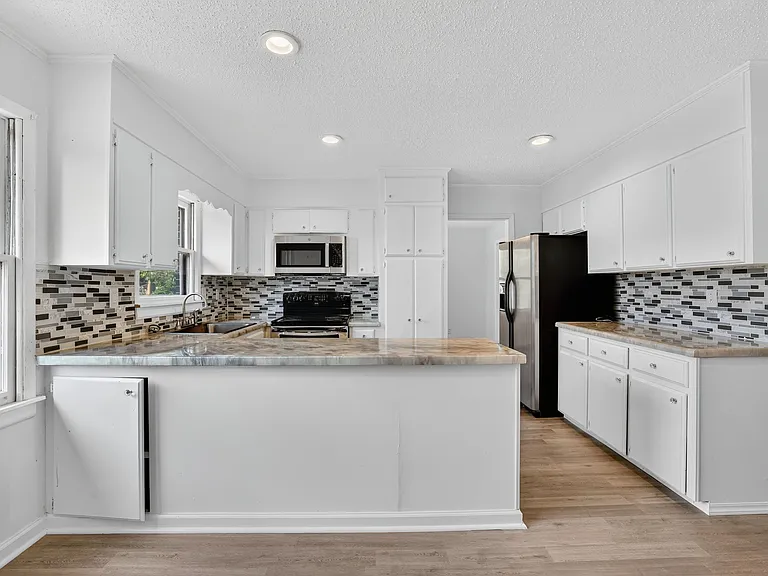 2214 Windsong Trl — Photo 7