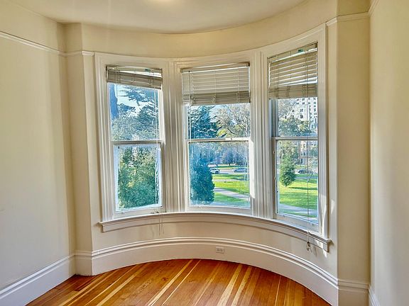 5th image of 2037 Oak St #A