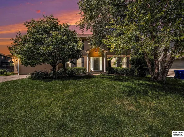 8216 S 101st St, La Vista, NE 68128