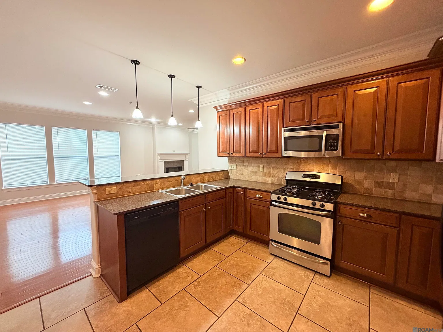 3 bed, 1565 sqft, $2,000 — Photo 3