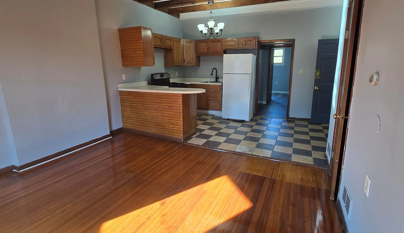 2 Bedroom Apartment — Photo 2