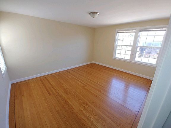 4th image of 726 Wayland St