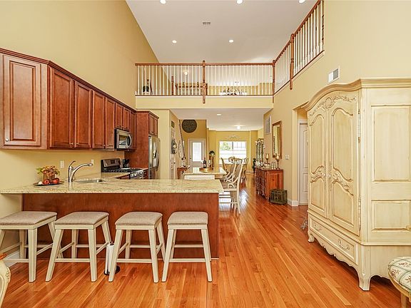 4th image of 130 Halley Dr #13