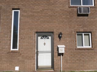 31 Sutton Pl, Bloomfield, CT 06002