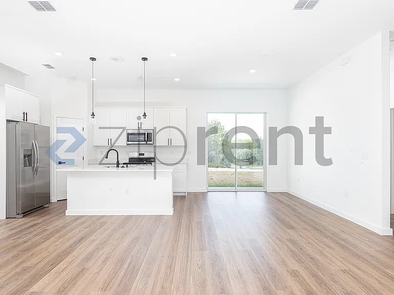 2541 W Diane Ln — Photo 3