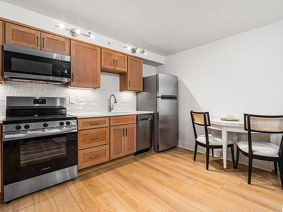 4th image of 219 Greensboro Ave #1105