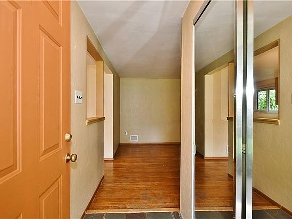 3rd image of 5049 Leona Dr