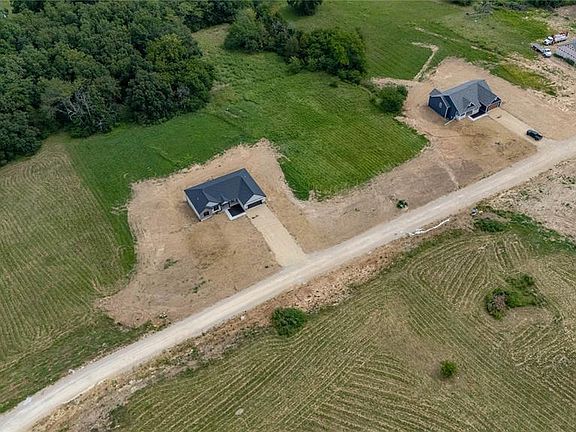 3rd image of 4313 Whispering Woods Rd
