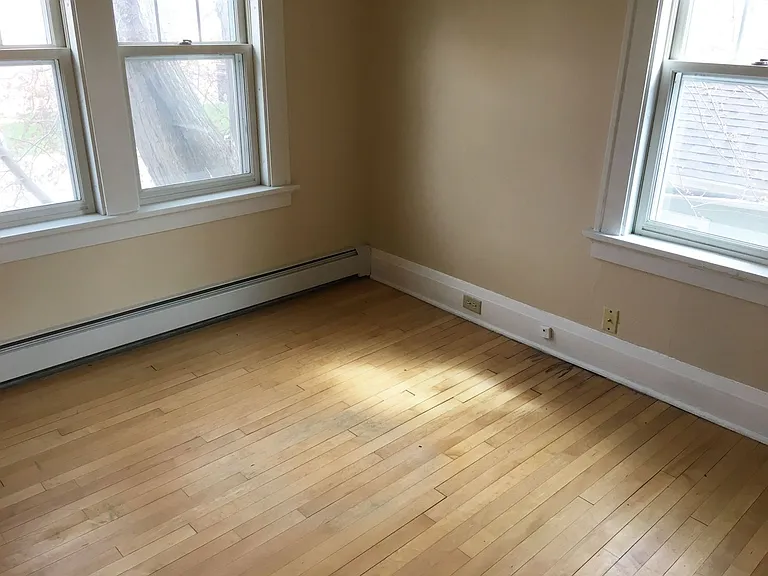 605 E Thomas St — Photo 21