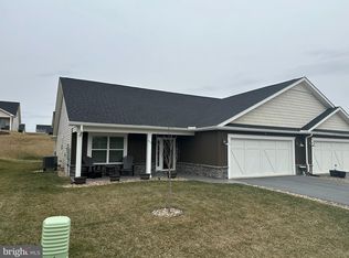 625 Dripping Spring Dr, Hedgesville, WV 25427